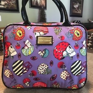 Betsey Johnson Weekender Cosmetic Bag• Helmet Head